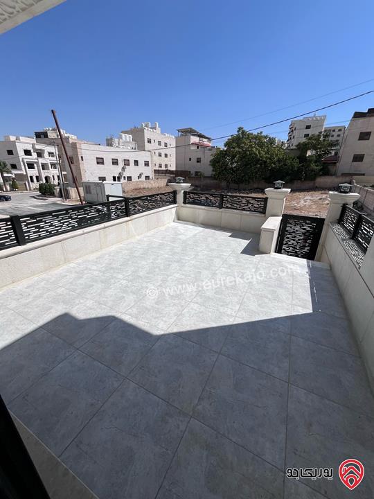 شقة سكنية طابق أرضي مساحة 161م داخلي و 50م خارجي للبيع في عمان - البنيات