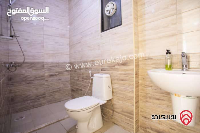 اخر شقة في المشروع طابق ثالث مع روف مبني مرخص مساحة 135م للبيع في عمان - ابو علندا 