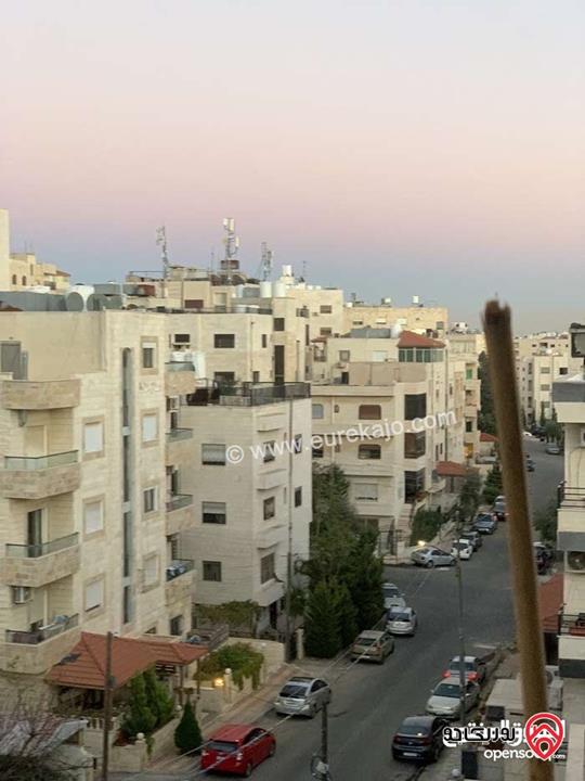 شقة طابق ثالث مساحة 245م للبيع في عمان - خلدا منطقة راقيه و هادئة و مخدومة 