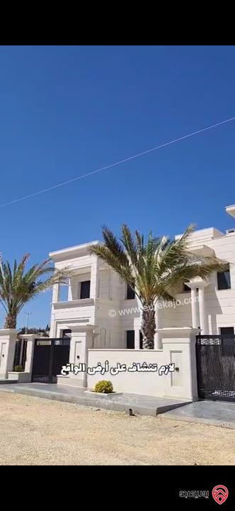 فيلا فاخرة مساحة 1 دونم على أرض 2 دونم للبيع في عمان طريق المطار مقابل ايكيا 