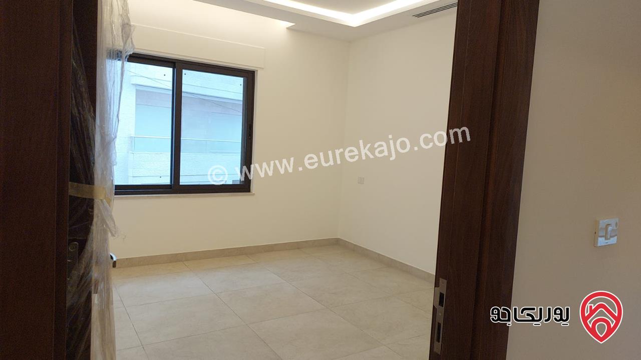 شقة طابق اول مساحة 270م للبيع في عمان - دير غبار 