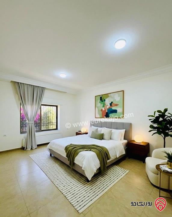 فيلا مساحة 900م على أرض 1 دونم و 150م للبيع في عمان - طريق المطار رجم عميش