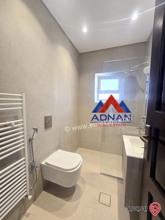 شقة طابقية مساحة 300م طابق ثاني للإيجار الفارغ مجددة بالكامل في عمان - الصويفية