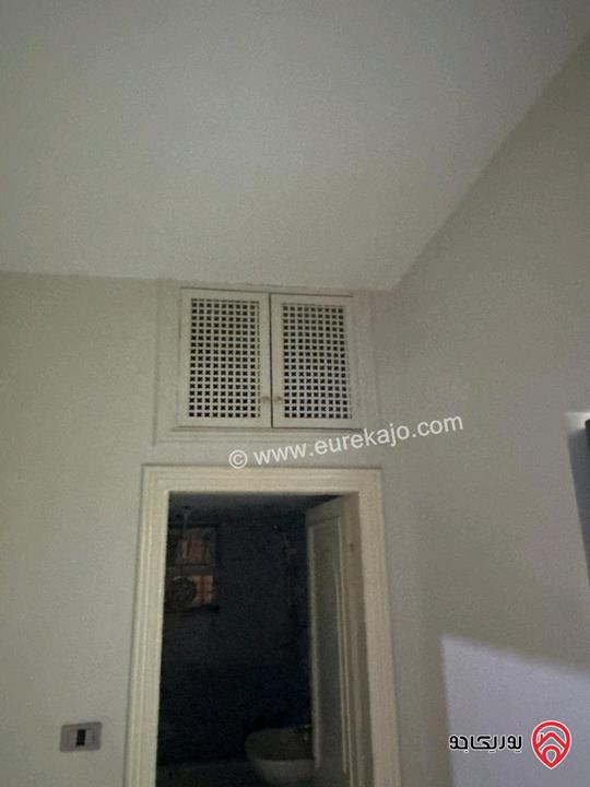 شقة شبه أرضية مساحة 194م داخلي و 160م خارجي للبيع في عمان - ام أذينة