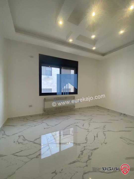 شقة فاخرة للبيع في عمان - خلدا قرب إشارة البنك العربي ومركز زها طابق ثالث 220م مع روف دوبلكس 100م لم تسكن