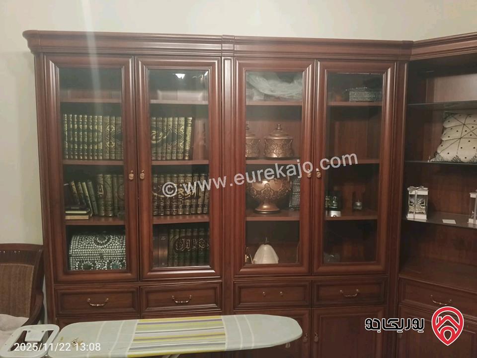 شقة طابقية مساحة 300م للبيع مفروشة في عمان - ام أذينة