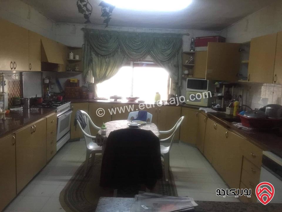 شقة طابق ثالث مع روف وسطح كامل مساحة 397م للبيع في عمان - ضاحية الرشيد