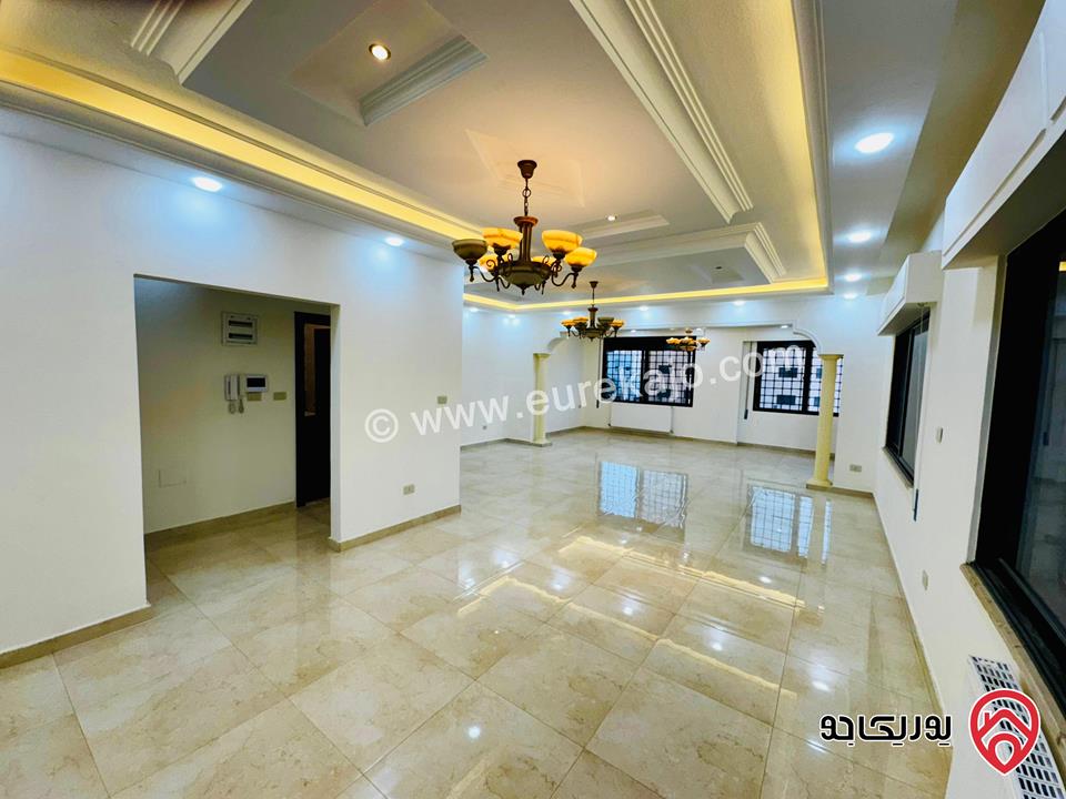 شقة طابقية مساحة 344م مجددة بتشطيبات فاخرة طابق ثالث للبيع في عمان - تلاع العلي/قرب دوار الواحة 
