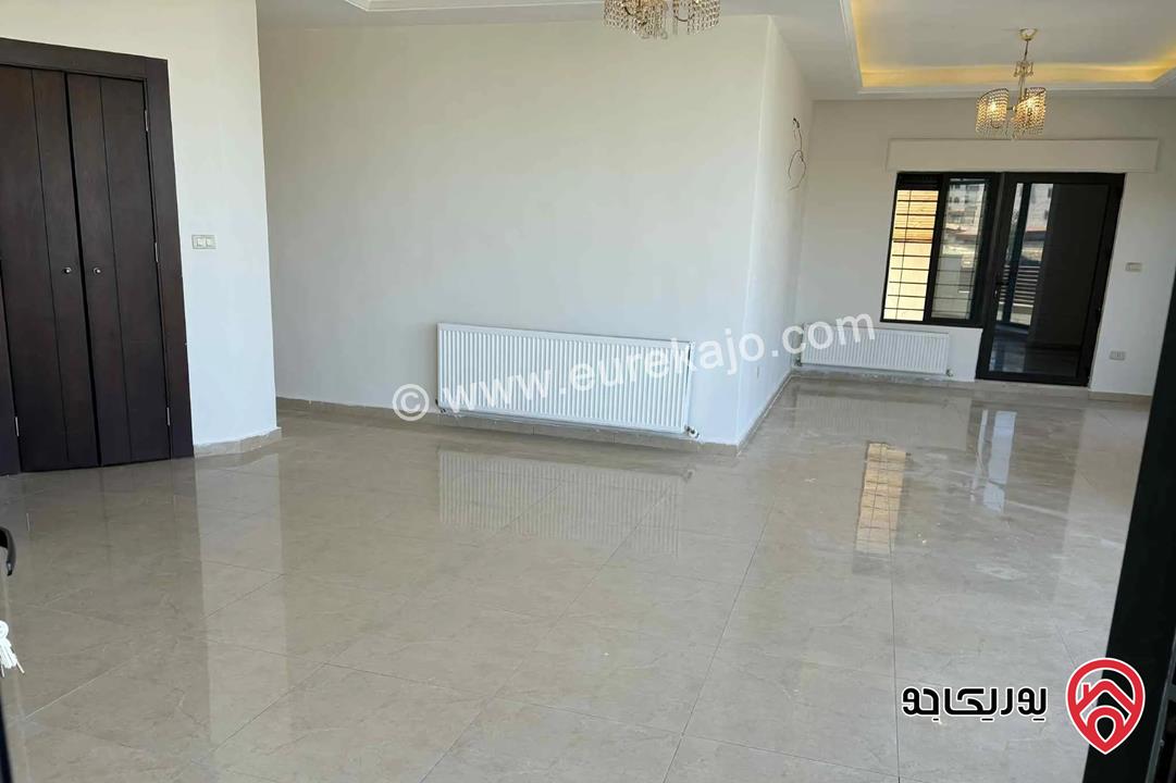 شقة أرضية مساحة 150م داخلي و 150م خارجي للبيع في عمان - حي الصحابة