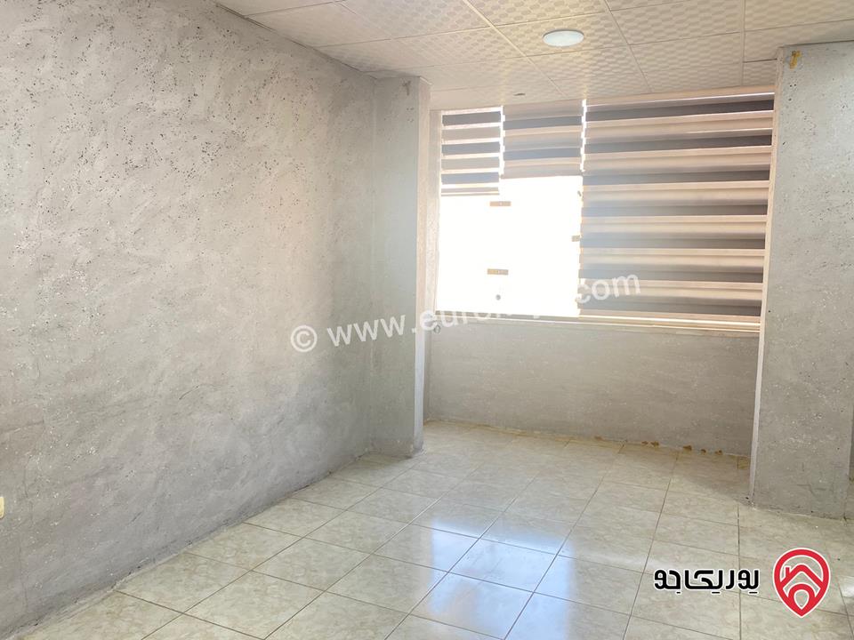 مكاتب بمساحات مختلفة للايجار في الزرقاء الجديدة شارع الكرامة