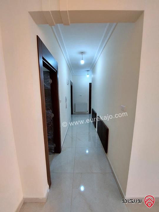 شقة مساحة 210م طابق ثالث للبيع في عمان - طريق المطار من المالك مباشرة