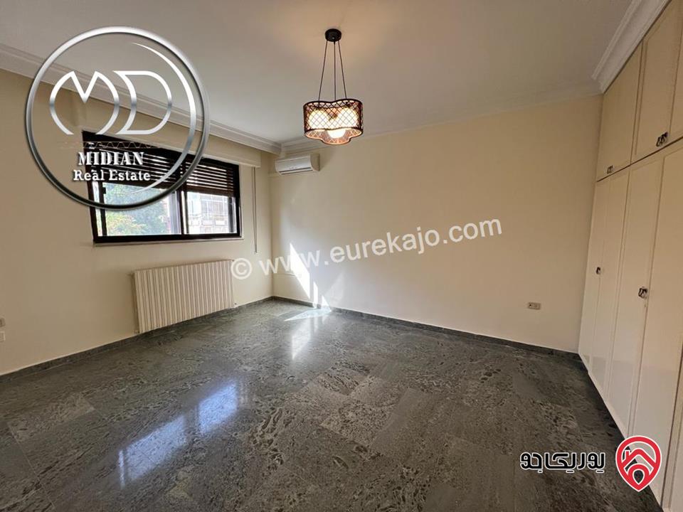 شقة طابقية فارغة للايجار في عمان - جبل عمان مساحة 320م طابق ثاني اطلالة جميلة تشطيبات سوبر ديلوكس