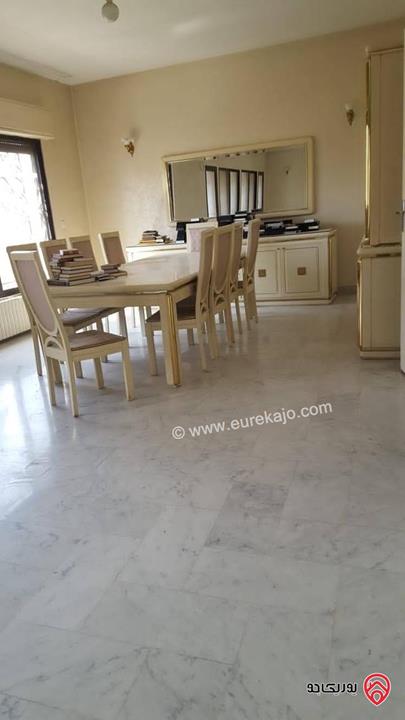 شقة طابقية طابق ثاني مساحة 300م للايجار في عمان - جبل الحسين 