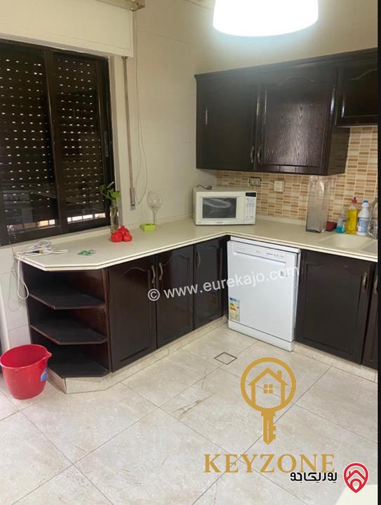 شقة أرضية مساحة 194م داخلي و 100م خارجي للبيع في عمان - ام اذينة