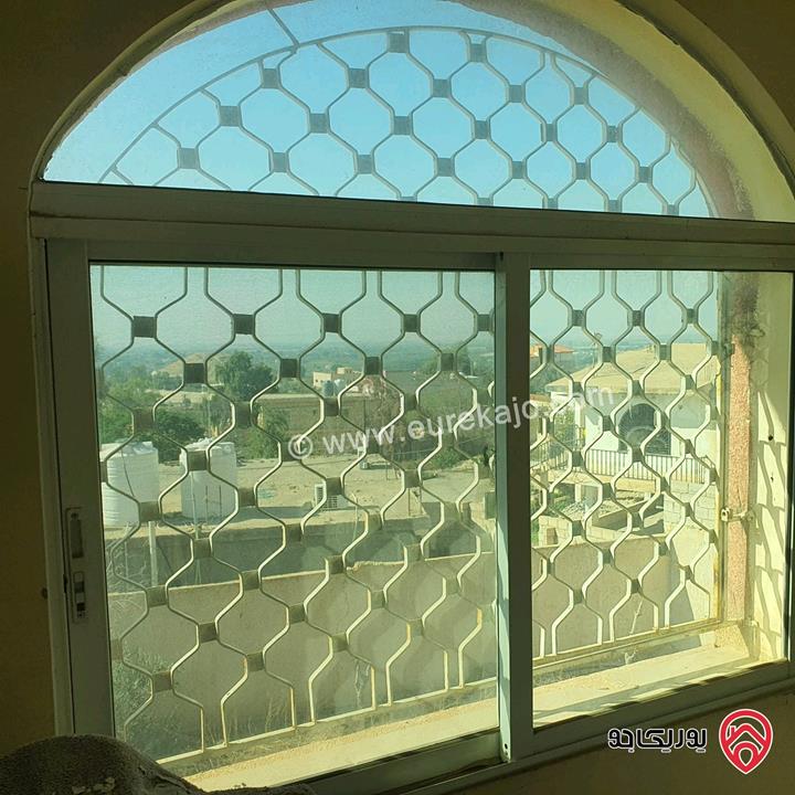 قطعة أرض مساحة 594م عليها بيت طابقين للبيع في البحر الميت جوفة الكفرين 