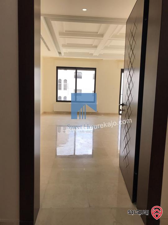 شقة طابقية فاخرة طابق اول مساحة 235م للبيع في عمان - الجندويل تشطيب سوبر ديلوكس لم تسكن