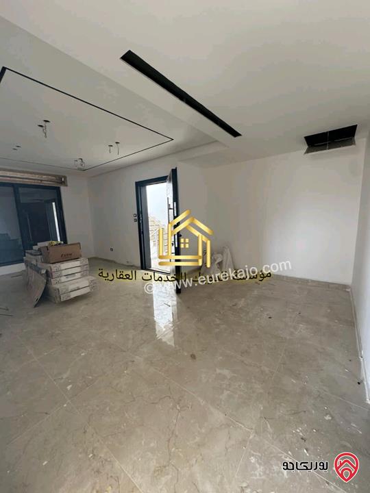 شقة مساحة 285م طابق ثالث مع روف جديد لم يسكن للايجار في عمان - الجبيهة