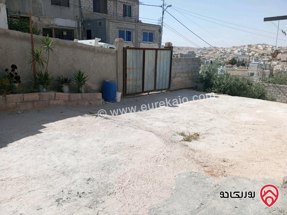 قطعة ارض مساحتها 819 متر مربع تنظيم سكني أ، تقع على شارعين، واصل جميع الخدمات للبيع في الزرقاء - منطقة حي الرشيد الرصيفة