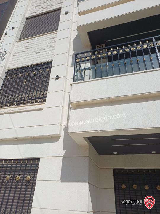 شقة مميزة تشطيب سوبر ديلوكس طابق ارضي مساحة 169م + ترس بناء جديد للبيع في عمان - المقابلين