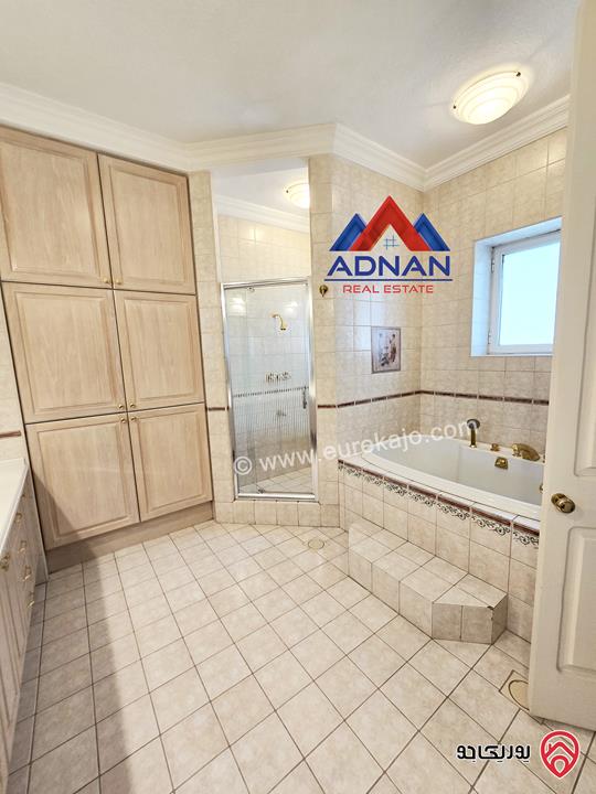 شقة طابقية مفروشة مساحة 400م للإيجار السنوي في عمان - الرابية