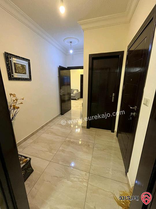 شقة شبه ارضية جديدة مساحة 180م داخلي و 200م خارجي للبيع في عمان - صويلح