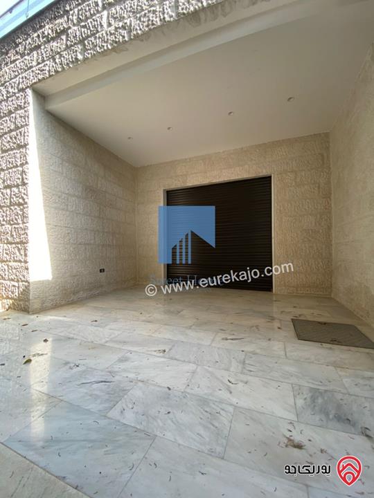 فيلا مستقلة فاخرة مساحة 700م على ارض 1 دونم و 350م للبيع في عمان - أم السماق الشمالي قرب التلاوي وخلف السنترو 