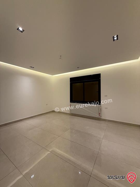 شقة طابق ارضي مساحة 227م مع ترس 60م سوبر ديلوكس للبيع في عمان - تلاع العلي