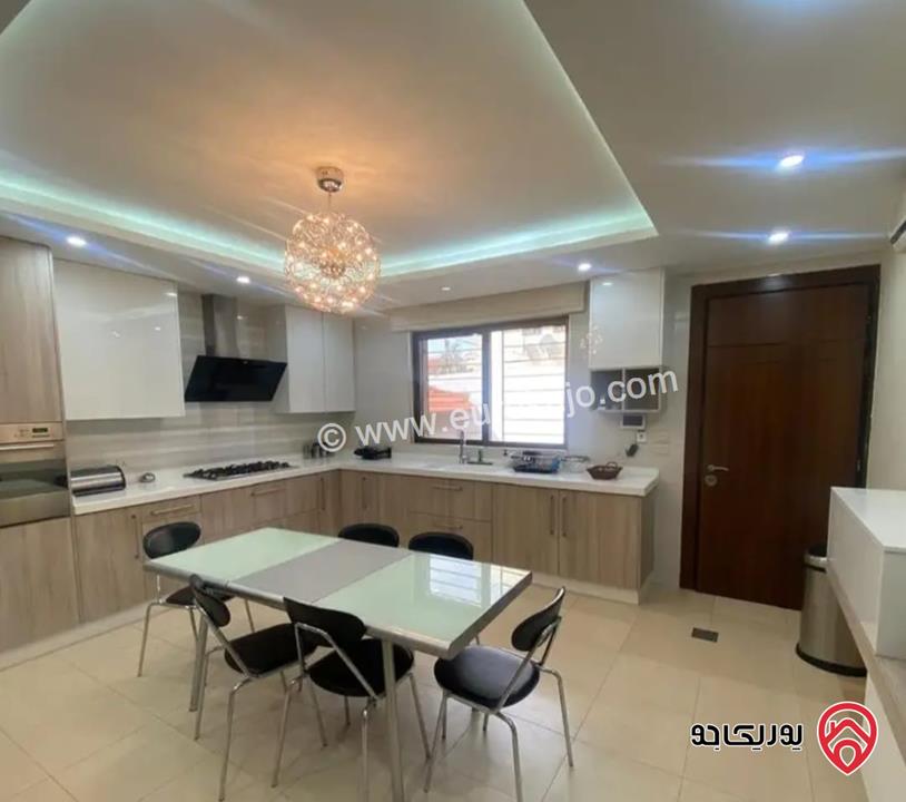 شقة ارضية مساحة 255م مع حديقة 255م وكراج ومدخل خاص للبيع في عمان - أم أذينة