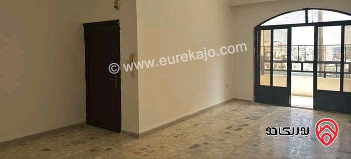 شقة فارغة طابق ثاني مساحة 150م للايجار في عمان - خلدا