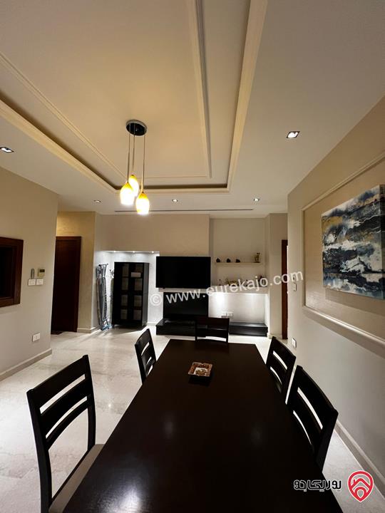 شقة فاخرة مفروشة أرضية مساحة 150م داخلي و 30م خارجي للإيجار في عمان - خلدا