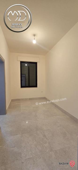 رووف طابقي فارغ للايجار في عمان - أجمل مواقع ام السماق مساحة 500م مع تراسات تشطيبات ديكورات عصرية فاخرة اطلالة رائعة