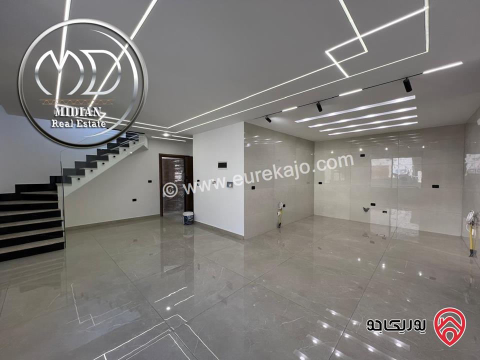 شقق جديدة للبيع في عمان - حنو الصويفية مساحة 180م تشطيبات و ديكورات فاخرة اطلالة رائعة بسعر مميز . 