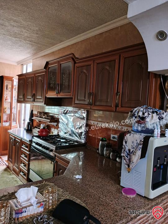 شقة سوبر ديلوكس طابق اول مساحة 220م للبيع في الرصيفة 