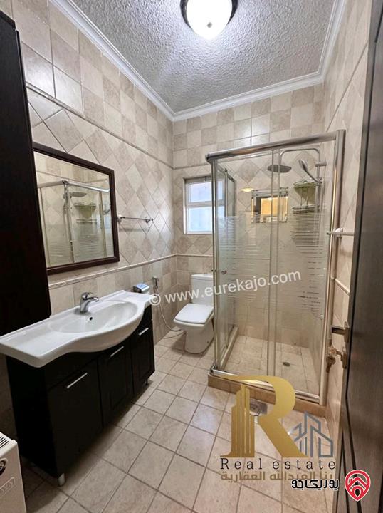 شقة مميزة مساحة 180م داخلي و 300م خارجي للبيع في عمان - الرونق 