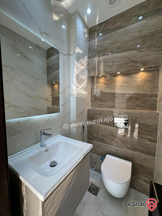 شقة بتشطيبات سوبر ديلوكس طابق أخير مع روف مساحة 175م للبيع في عمان - شفا بدران 