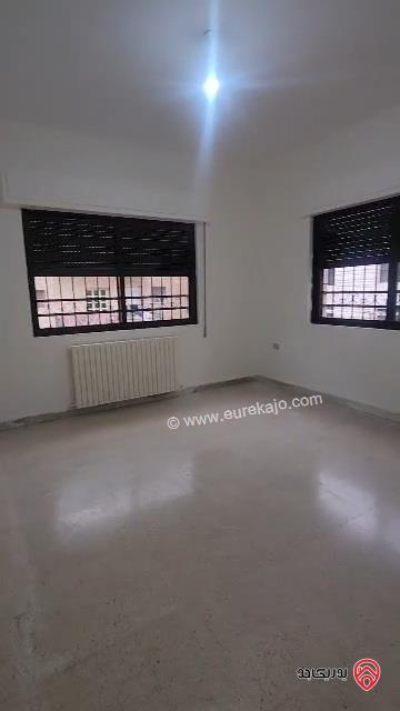 شقة فارغة طابق ثاني مساحة 210م للايجار في عمان - الجبيهة 