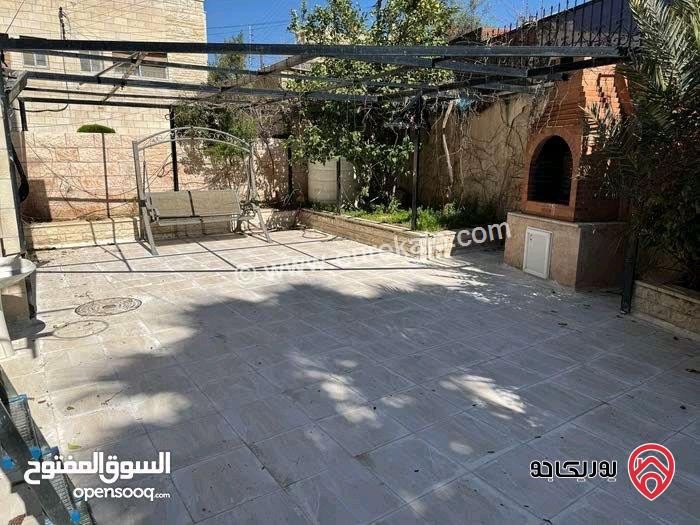 شقة فارغة للإيجار في عمان- الجاردنز مساحة 185م + 150م طابق أرضي مع ترس و مدخل خاص 