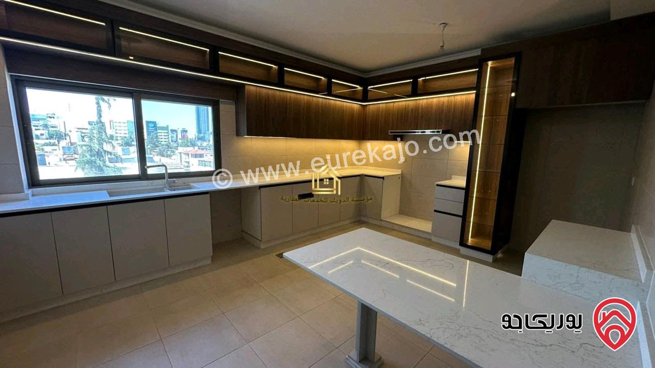 شقة فارغة مساحة 256م طابق ثالث للايجار في عمان - الدوار الرابع
