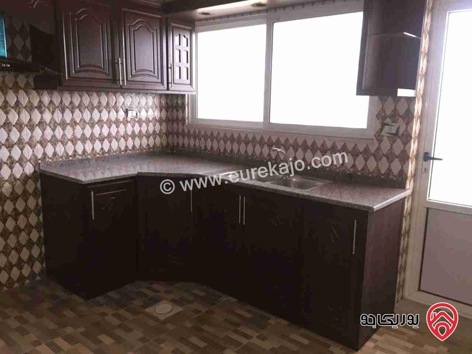  شقة مساحة 130م طابق أرضي معلق للبيع في الزرقاء - الزرقاء الجديدة شارع ١٦ 