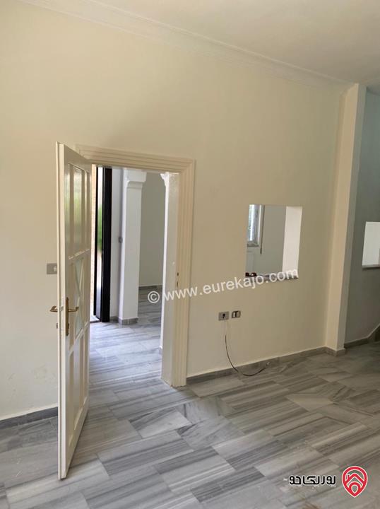 فيلا متلاصقة دوبلكس مساحة البناء 200م على أرض 150م للبيع في عمان - مرج الحمام 