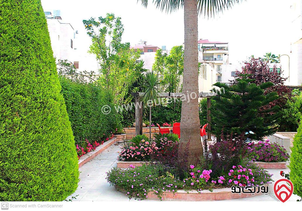 أرض مساحة 711م مقام عليها فيلا 450م / تصلح لفيلا خاصة أو إسكان للبيع في عمان - السابع