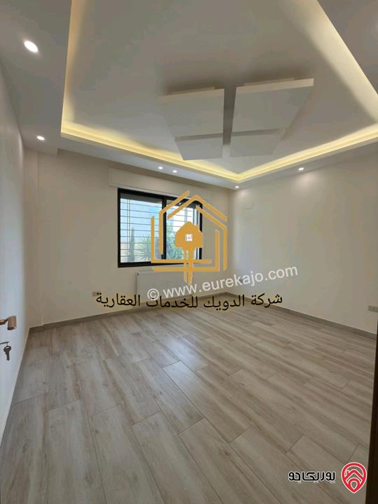 شقة سوبر ديلوكس شبه أرضية مساحة 215م مع ترس 175م للإيجار في عمان - طريق المطار