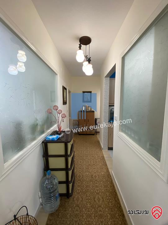 شقة مميزة شبه أرضية مساحة 100م مع حديقة وترسات 200م للبيع في عمان - أم السماق الشمالي