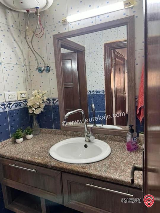 منزل فاخر مساحة 390م على أرض 500م للبيع في الزرقاء - جبل طارق
