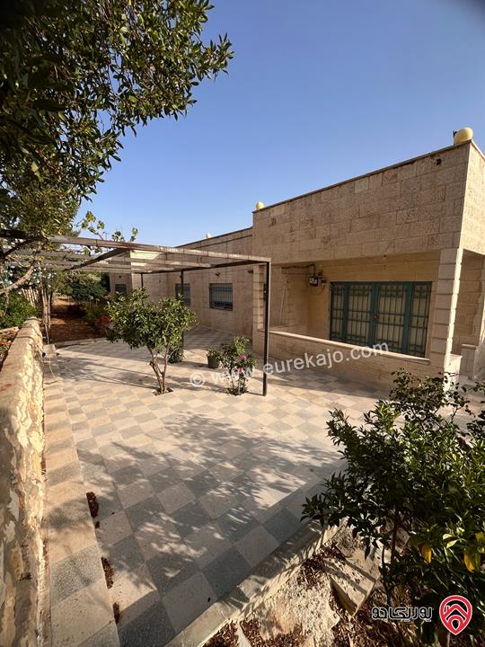 فيلا مساحة 500م على أرض 3 دونم و 750م للبيع في جرش 