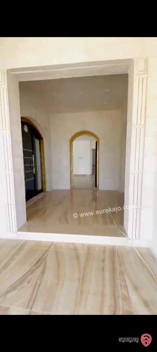 فيلا مساحة 1300م على أرض 1200م للبيع في عمان - الجبيهة 