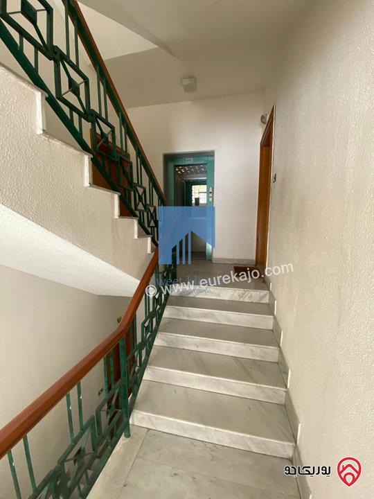 شقة فاخرة للبيع في جبل عمان  - خلف رئاسة الوزراء طابق اول 190م تشطيب سوبر ديلوكس بسعر مغري