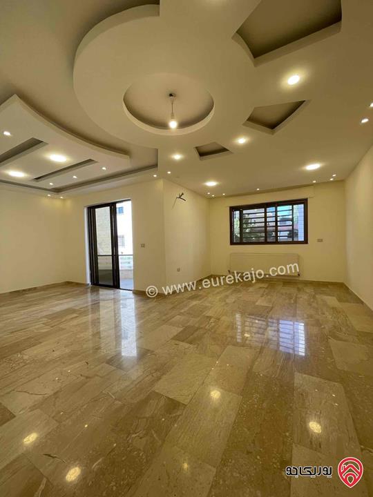 شقة فارغة مساحة 200م داخلي و 50م خارجي للإيجار في عمان - خلدا