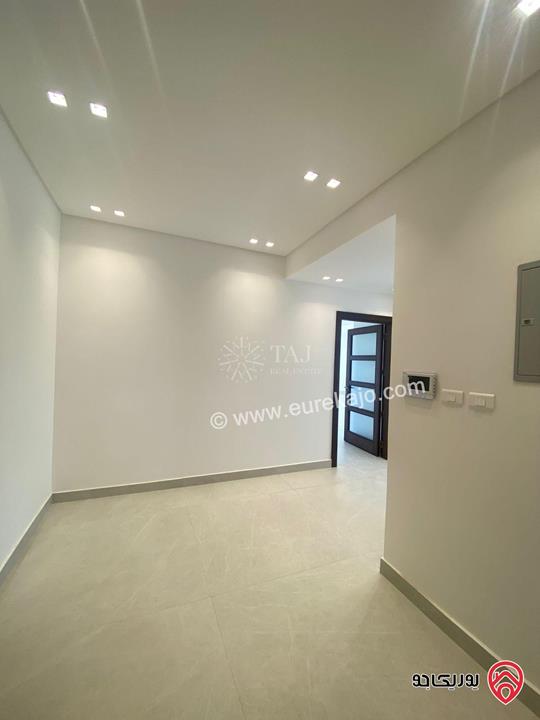 شقة فاخرة أرضية مساحة 386م داخلي و 300م خارجي للبيع في عمان - مرج الحمام / الحويطي