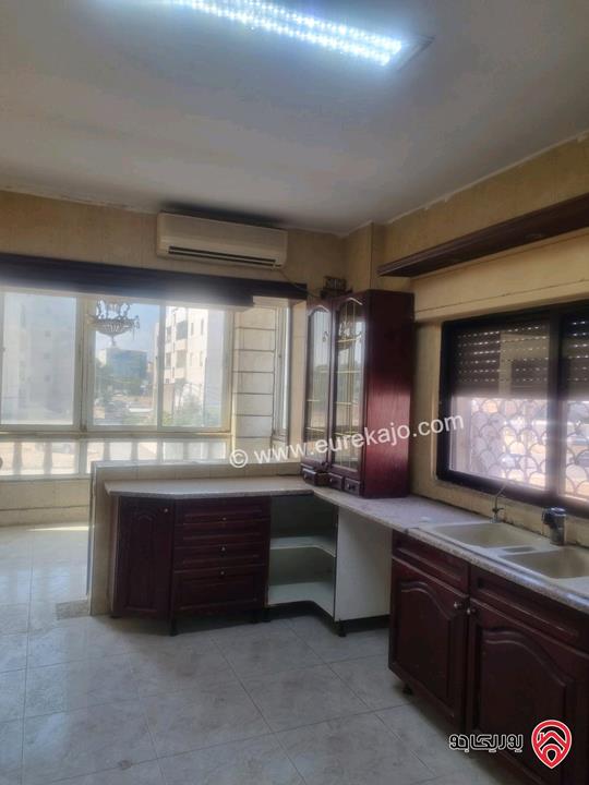 شقة طابق اول مساحة 170م للبيع في اربد قرب غرفة التجارة